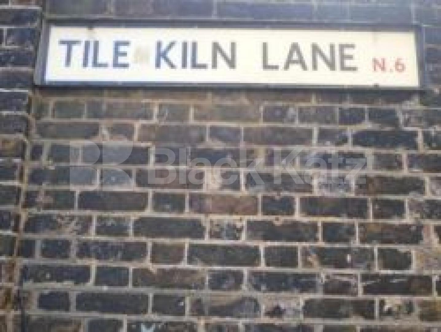 			4 Bedroom, 1 bath, 1 reception Flat			 Tile Kiln Lane, HIGHGATE N6